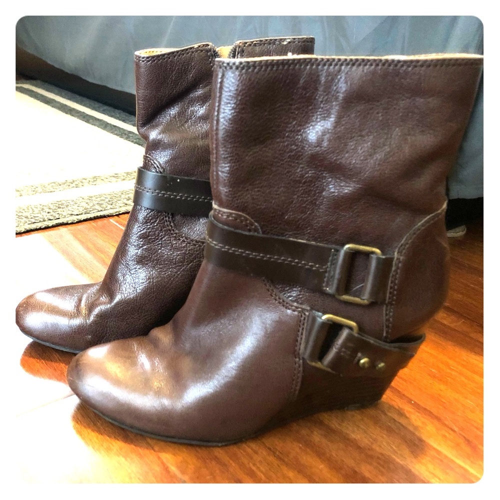 Nine West wedged boots. Brown size 7